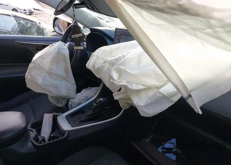 2020 Toyota Rav4 Xle z USA, uszkodzony, nr VIN 2T3W1RFVXLC045821